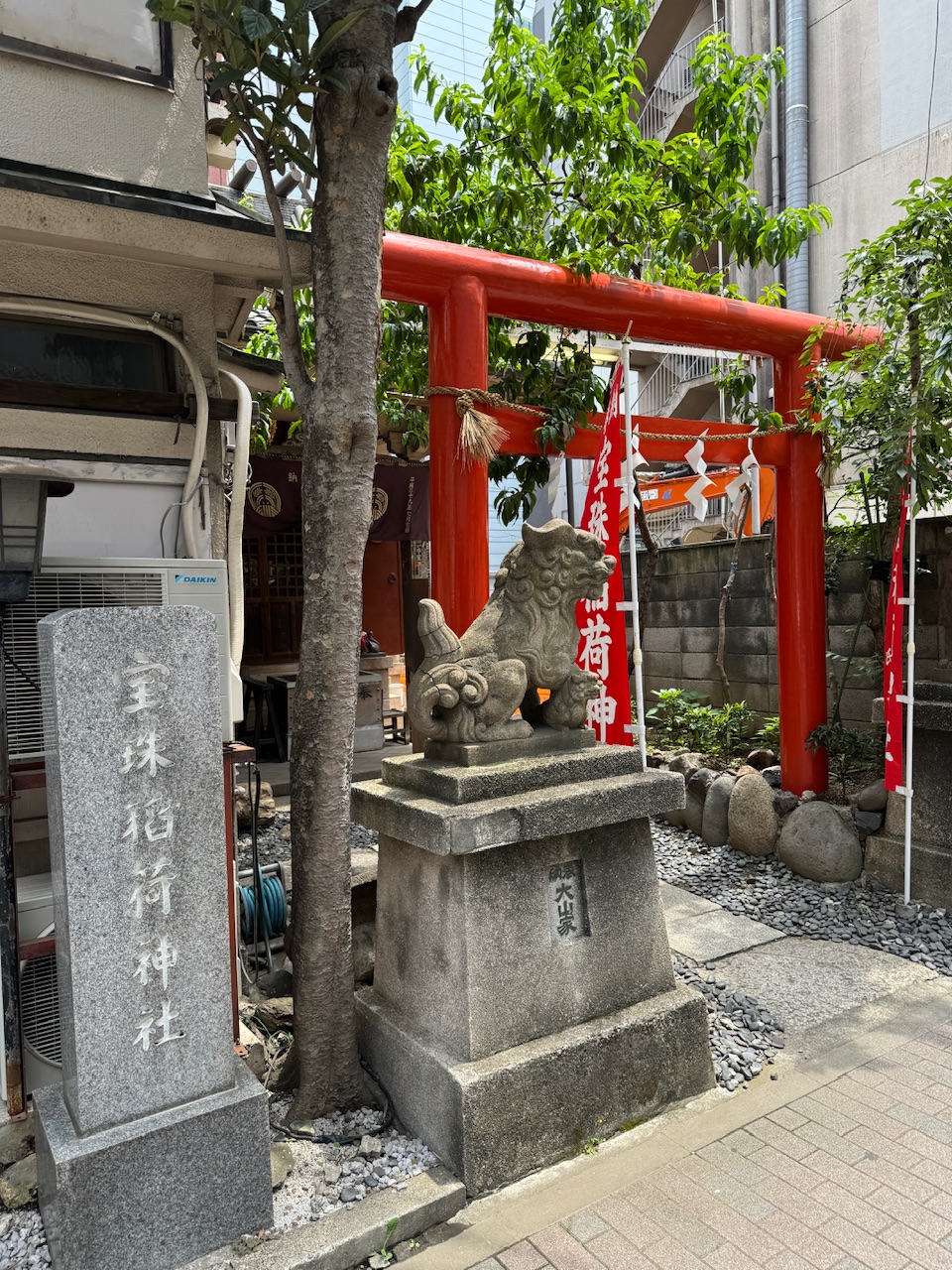 東京・東銀座の宝珠稲荷神社