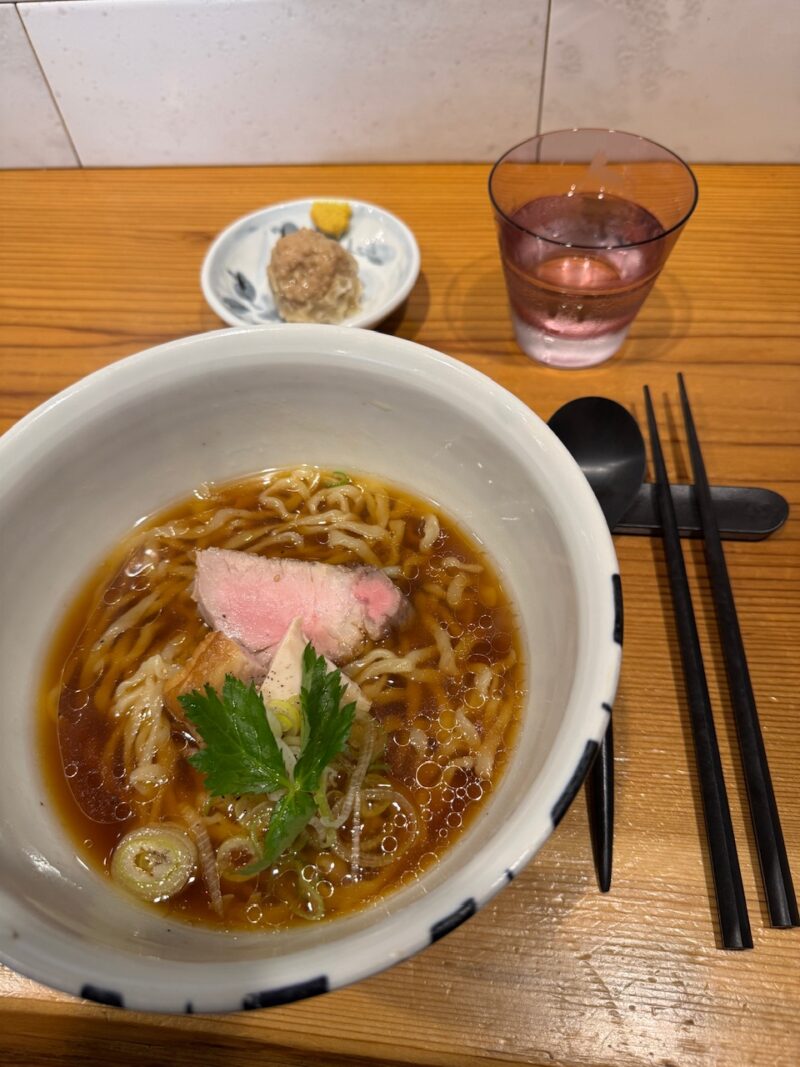 「かねかつ」ラーメン1100円とシュウマイ100円