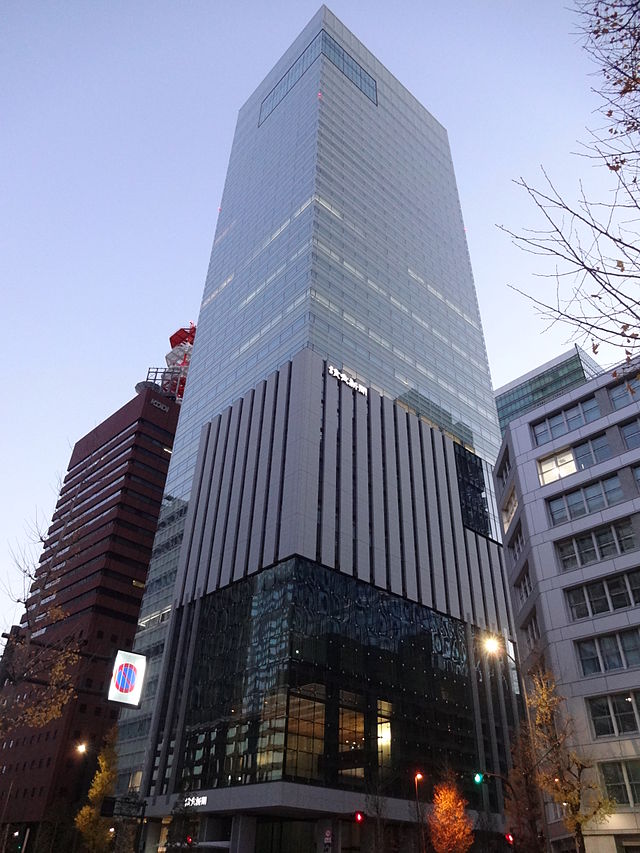 読売新聞本社　Wikimedia Commons