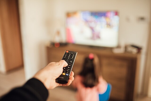 テレビとリモート　Wikimedia