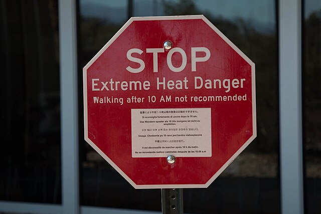 Extreme Heat Danger sign( Wikimedia Commons)