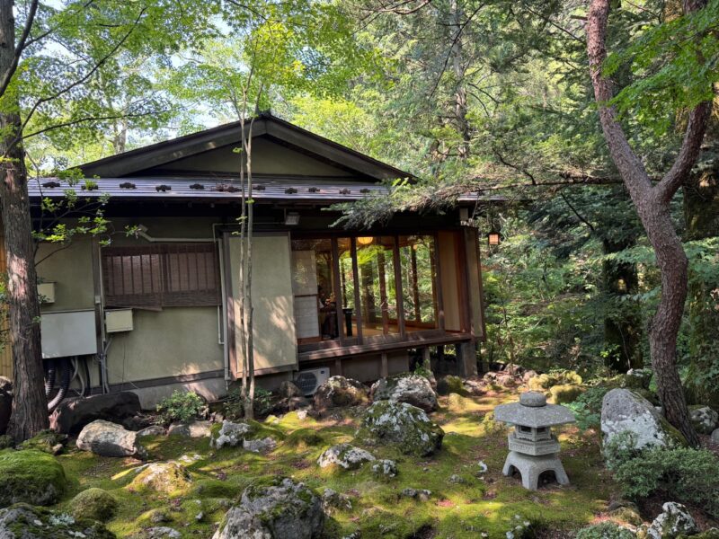 ホテル鐘山苑（富士吉田市）の庭園 keirusai.net
