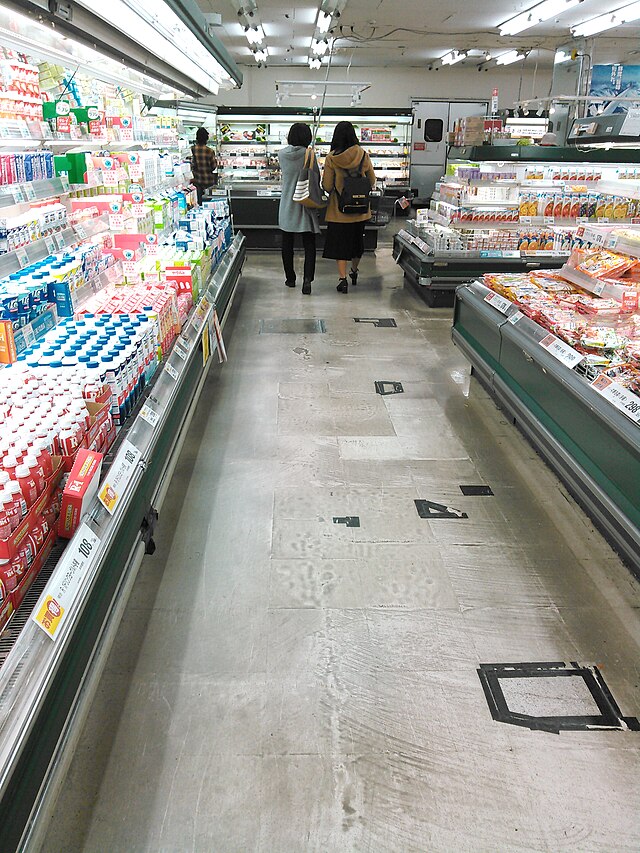 スーパー地下食品売り場（出典Wikimedia Commons）※本文とは関係ありません