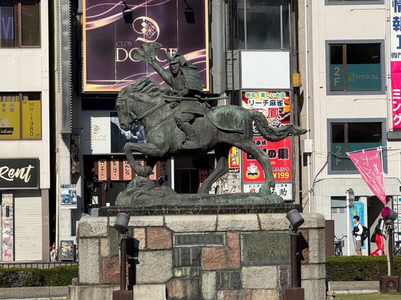 熊谷駅前の「熊谷直実像」keiryusai.net