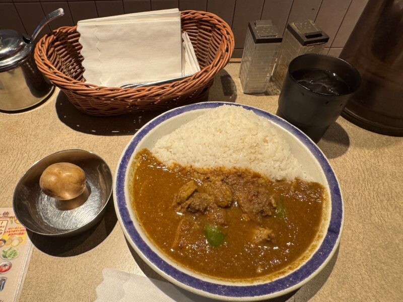 東京・神保町「カリーライス専門店 エチオピア」ビーフカレー980円(他にマンゴープリンも付きます)