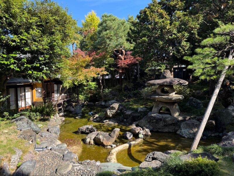 割烹「二葉」の庭園 keiryusai.net.