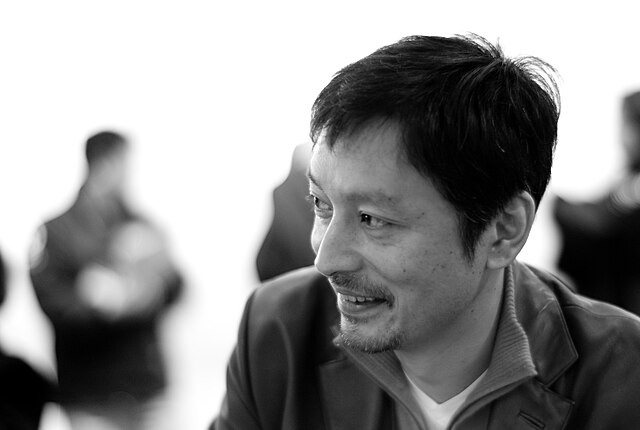 島田雅彦氏（出典 Wikimedia commons）