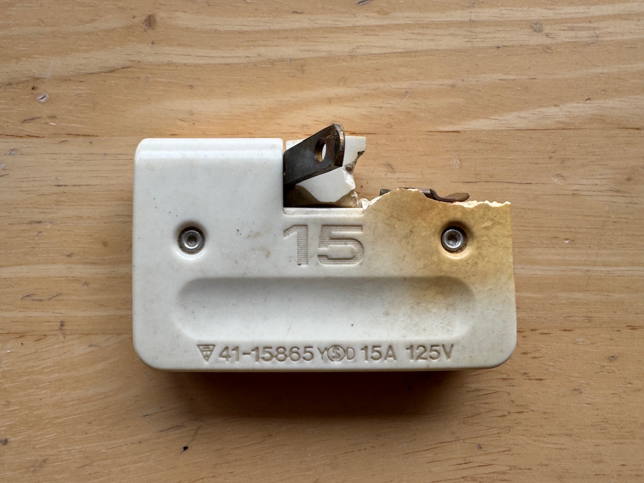 二股コンセント