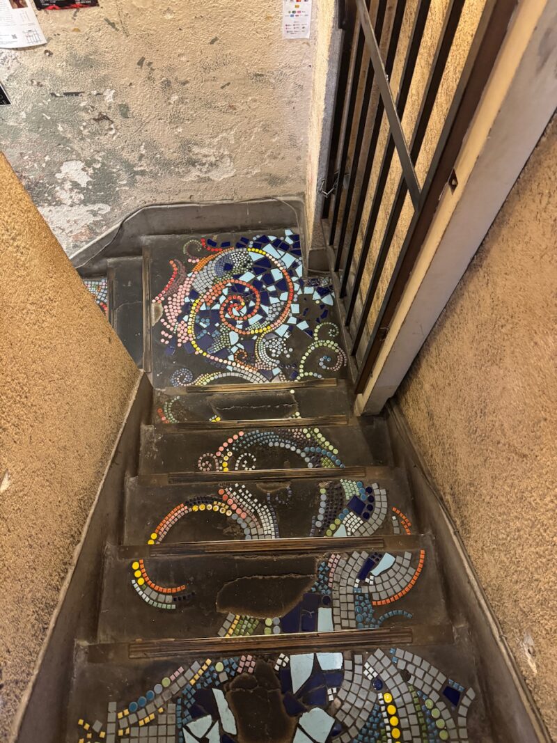 カフェ・アンデパンダンの泰山タイル keiryusai.net