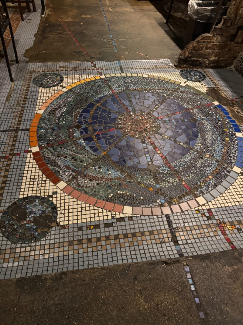 カフェ・アンデパンダンの泰山タイル keiryusai.net