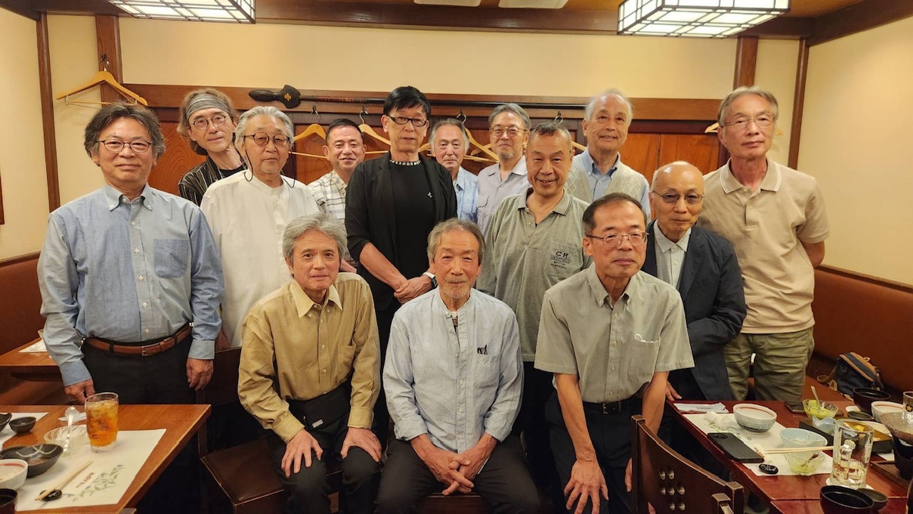 2026高校同窓会　前列真ん中が目良先生