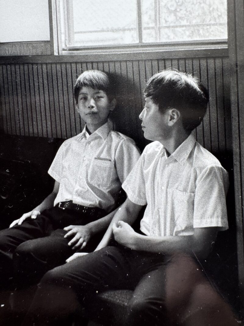 樋口一葉記念館にて(1970年頃)河野君(右)と keiryusai.net